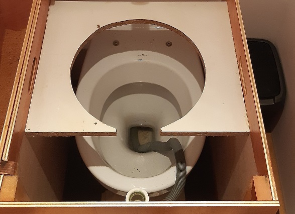 Toilettes s ches amovibles tuyau vacuation.jpg