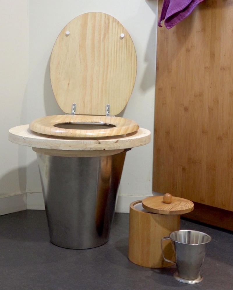 Siège avec couvercle (bois) pour toilette sèche