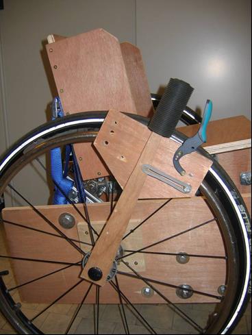 Leviers d'aide au déplacement d'un fauteuil roulant Roue levier.jpg