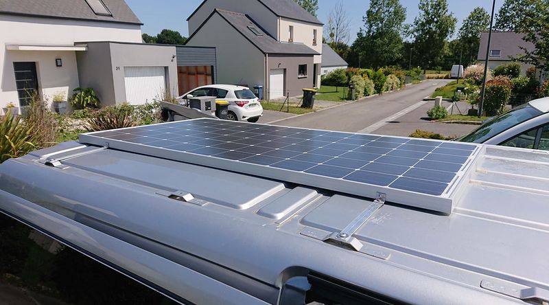 Mini galerie pour fixer un panneau solaire rigide sur le toit d un van 219409618 10159303560693674 1520030219464506815 n.jpg