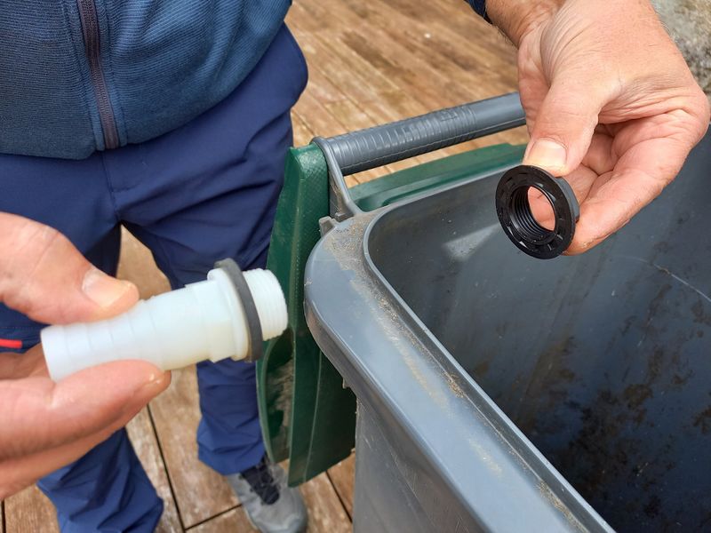 Transformer une poubelle en r cup rateur d eau de pluie 1.3.jpg