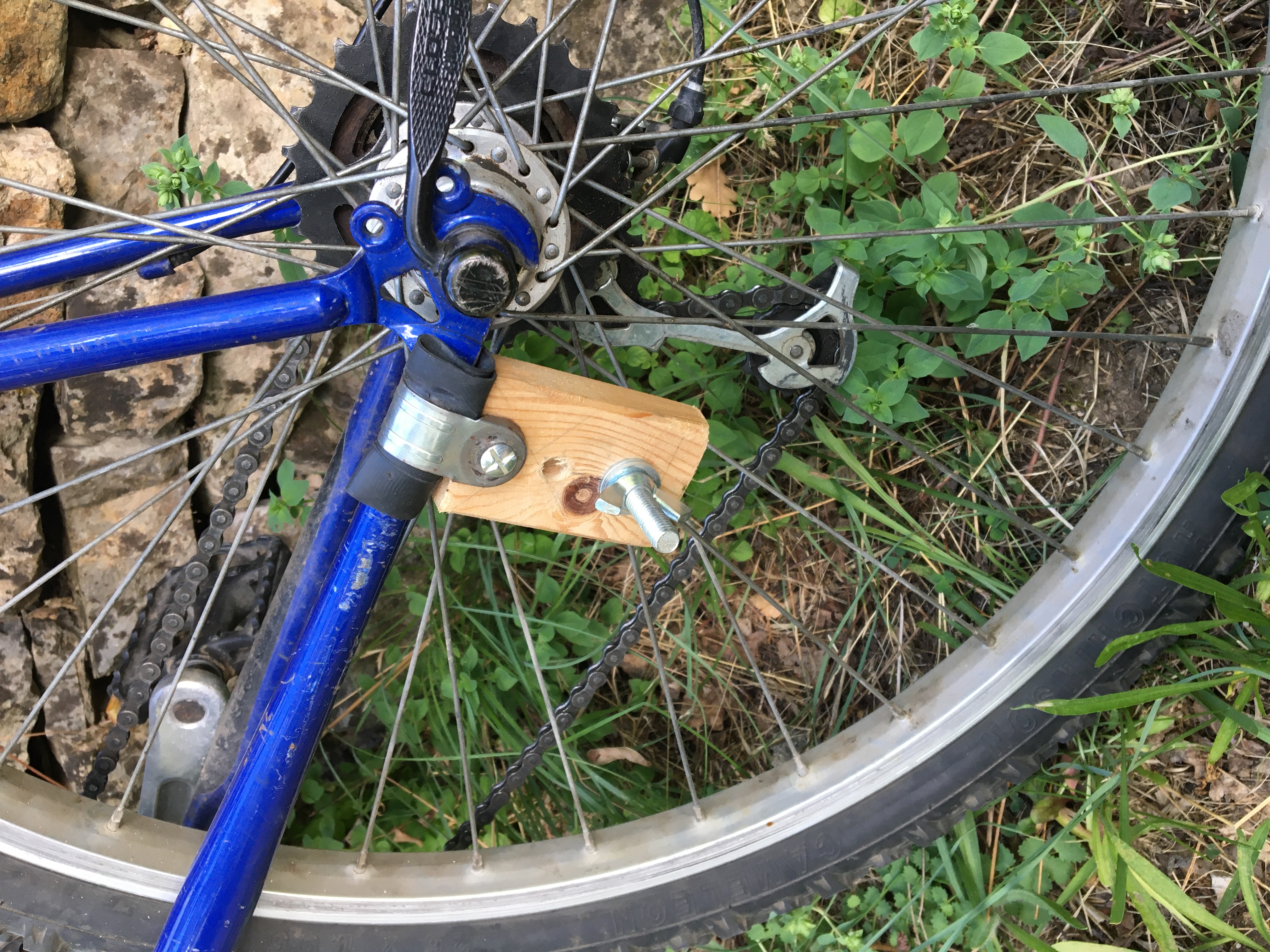 Remorque pour vélo en bois - outillage simple - attache roue arrière —  Low-tech Lab